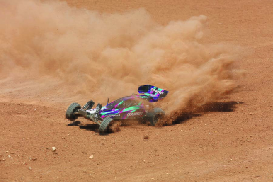 DIRT SLINGER - Whipping Up Dirt with the 70 MPH Capable Traxxas Bandit VXL