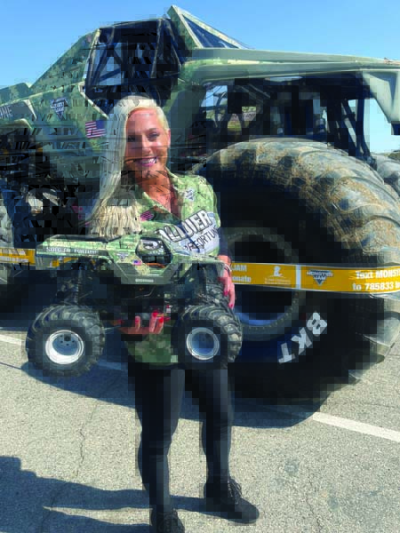 Kayla Blood shows off her Losi LMT with custom 3D-printed Soldier Fortune body.