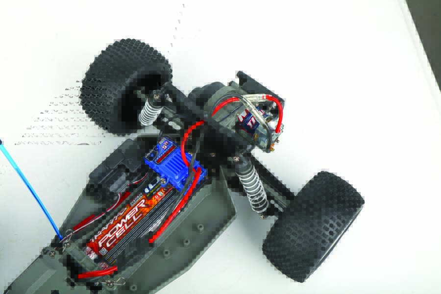Rustler is powered by a Traxxas XL-5 waterproof ESC and Titan 12-turn brushed 550 motor. 