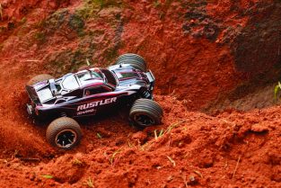 Light'em up! - Driving The Updated & LED-Equipped Traxxas Rustler RC Stadium Truck