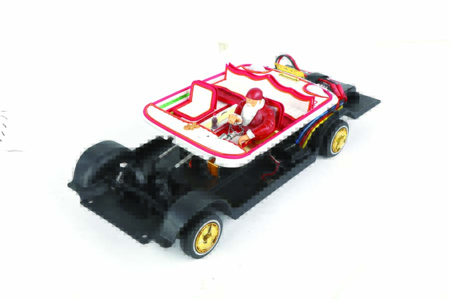 The inner workings of this intricate RC lowrider can be seen more clearly with the body off.