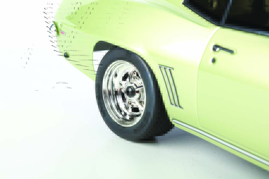 An accurate wheel and tire package give this RC a realistic muscle car look.