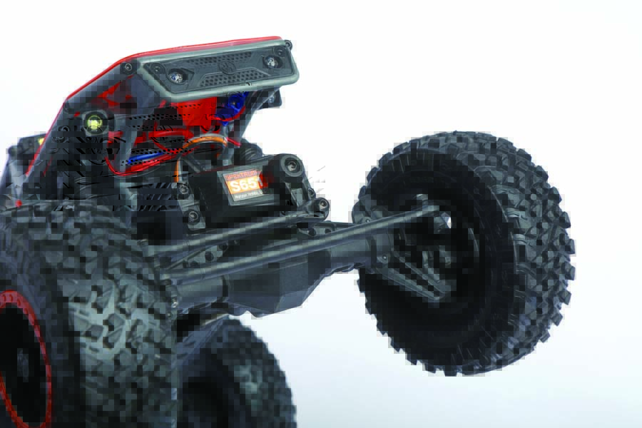 A full-size Spektrum servo allows the Capra to handle precision turns over rough terrain with ease.