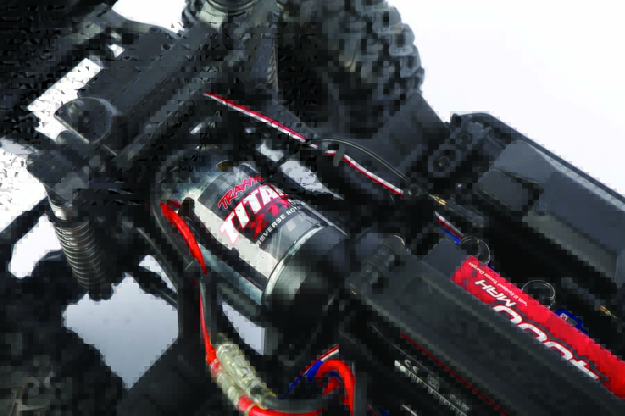 The TRX-4’s Traxxas Titan 550 reverse-rotation motor is a 21-turn, fan-cooled, 550-size powerhouse capable of handling 14.4 volts.