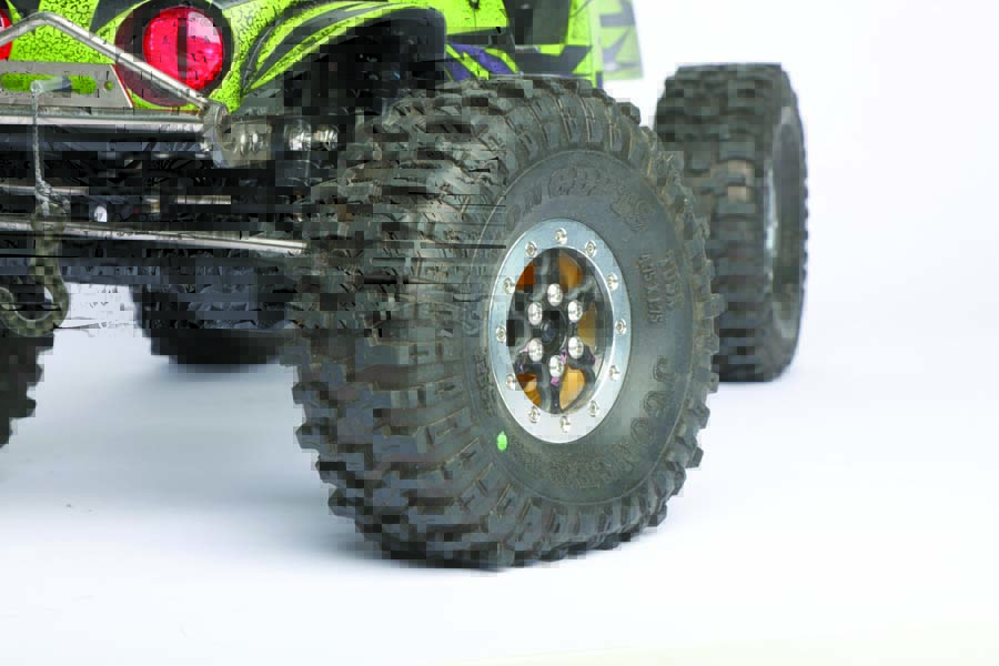 The wheel and tire combo consists of CCW Galaxy Vision multi-piece carbon face with aluminum beadlocks, Robo Slug Anti-Foams 3D-printed inserts and JConcepts’ highly-successful Tusk performance tires.
