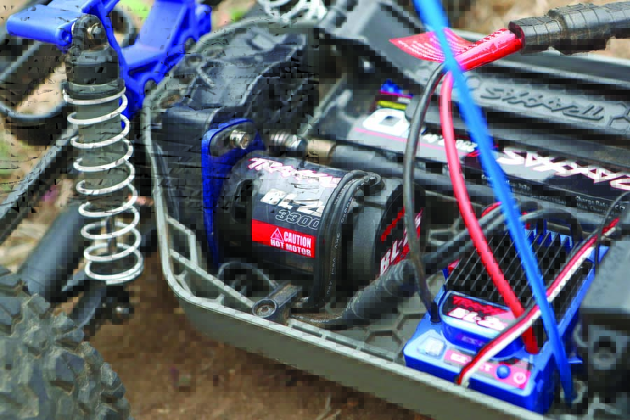 Rustler 4X4’s BL-2s motor features high-speed ball bearings an internal cooling fan and is rated up to 3300kV. 